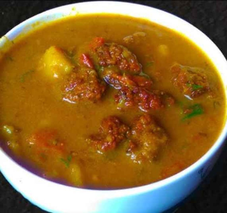 Masyaura – Lentil and Vegetable Balls in Curry