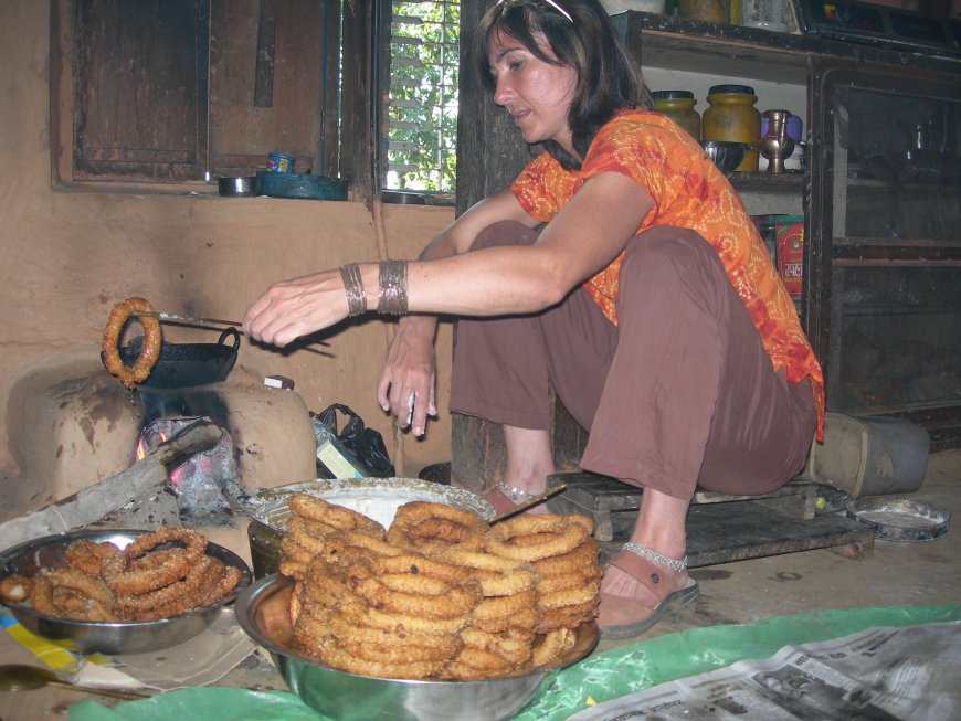 Tourist making sel roti